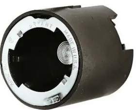 781786200968 BRYANT Med Base Lampholder