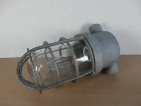V175-M5 CROUSE HINDS Light Fixture Globe Condulet