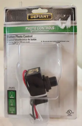 340-851 DEFIANT Dusk Dawn Photocell Control