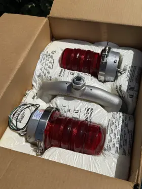 860-1R01-002 DIALIGHT Dual Led Obstruction Light Vac Box