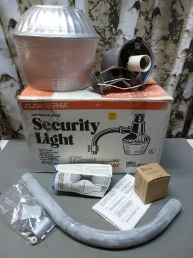 L-18CB ELECTRIPAK Nos Vapor Security Light Mast Arm