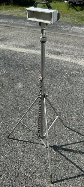 FC600-S75 FIRE RESEARCH CORP Scene Light Twist Lock Tripod #2