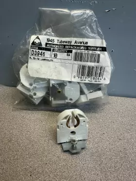 D3946 H-H FLUORESCENT Lampholder