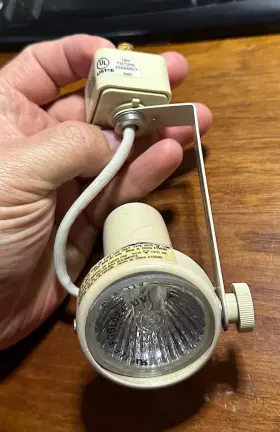 13922-19EF HAMPTON Track Lighting Fixture Cream Angle