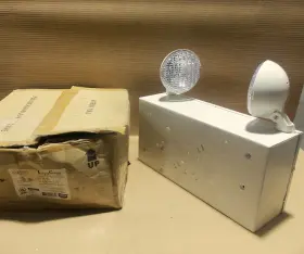 LM66-12V HUBBELL High Emergency Light Dual Lamp Heads Ak