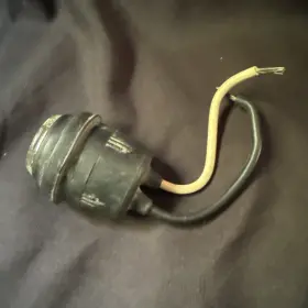 115040 LEVITON Weatherproof Light Socket Fuse