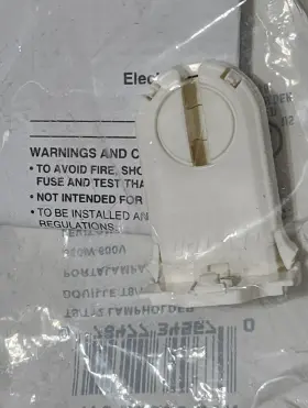 170-23660-SWP LEVITON Lampholder Lamp Lock Vac