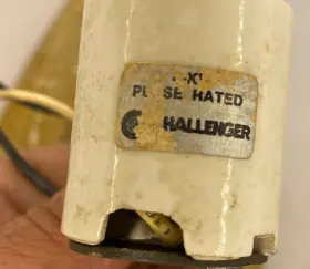 M1-2299 LEVITON Hallanger Base Lamp Holder