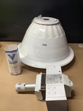 FP25 LUMARK Mhps Tap Reflector Lamp