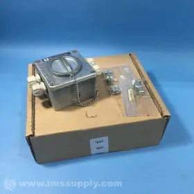 TSXFPACC4 SCHNEIDER AUTOMATION INC Connection Box Fnob