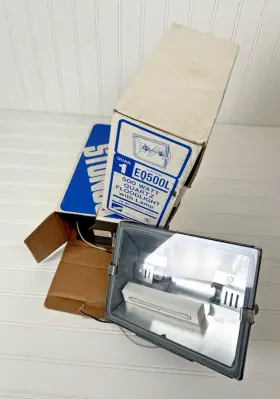 EQ500L STONCO Quartz Floodlights Beam Box