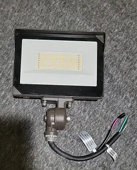 FL150-NW-G1-S-FL-8-BZ STONCO Keene Led Floodlight