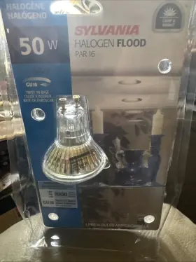 046135585968 SYLVANIA Single Halogen Flood Bulb Base