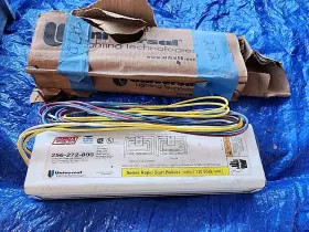 256-272-800 UNIVERSAL LIGHTING TECHNOLOGIES Signa Magnetic